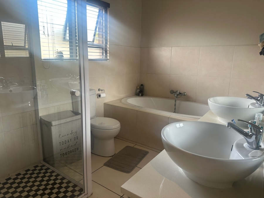 To Let 4 Bedroom Property for Rent in Boschdal North West